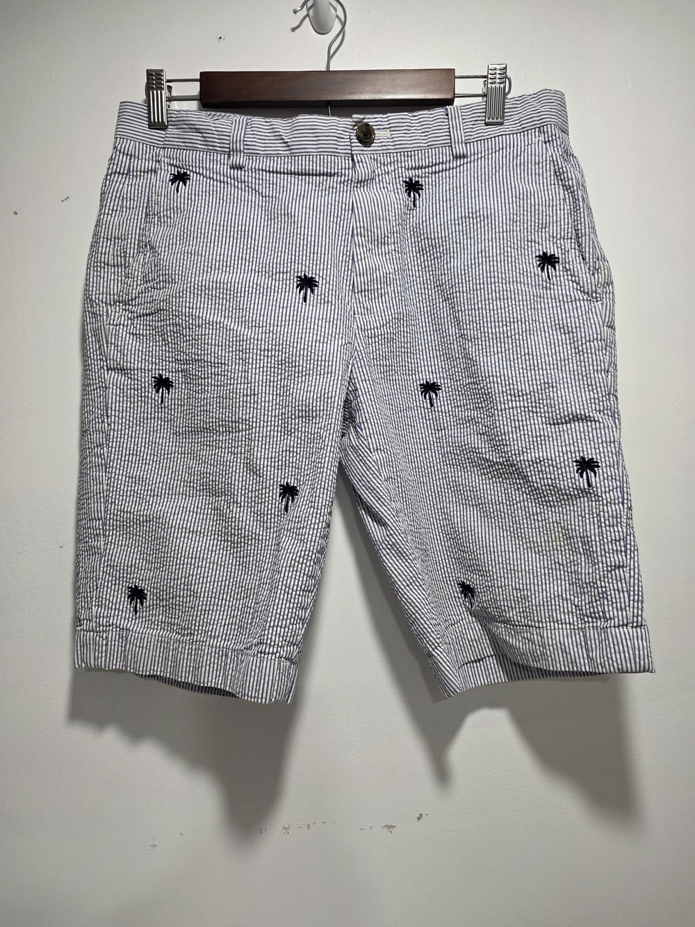 Men's White Seersucker Flat-Front Shorts with Navy Palm Embroidery Size-W31